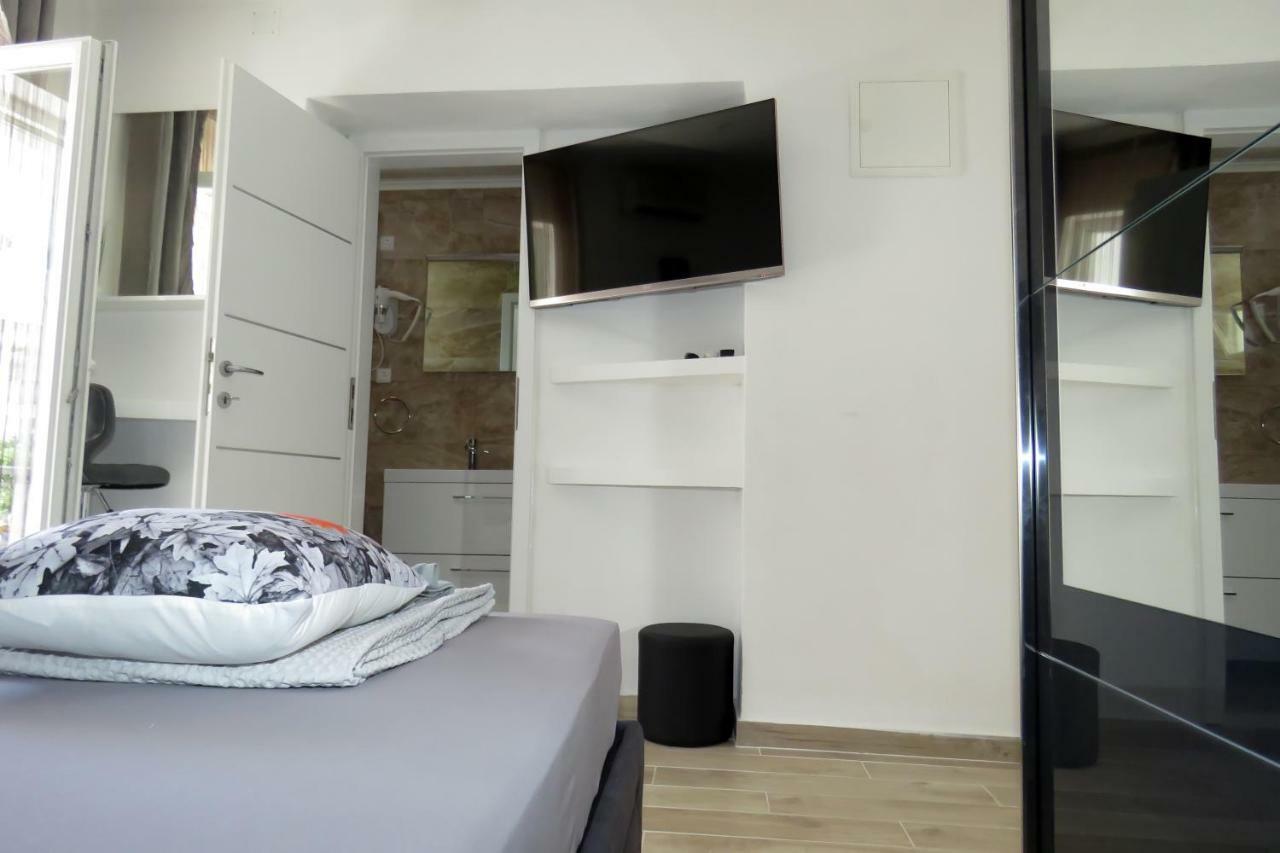 Отель Lux Dalmatia I & R Макарска Экстерьер фото